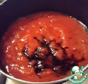 Лапша с яйцом в томатном соусе