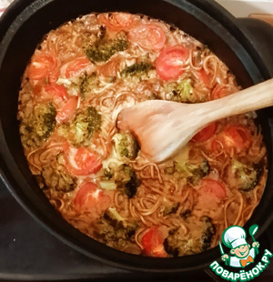 Лапша, запечённая в пикантном пряном соусе
