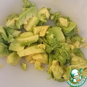 Летний салатик из спаржи, авокадо и яиц