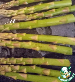 Летний салатик из спаржи, авокадо и яиц