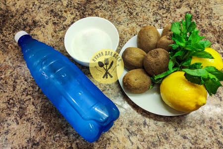 Лимонад из киви с лимоном и мятой