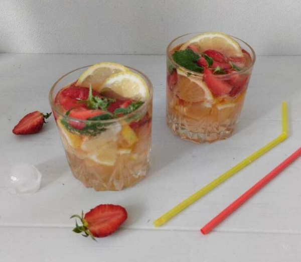 Лимонад с клубникой Лимонад с клубникой