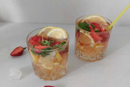 Лимонад с клубникой Лимонад с клубникой