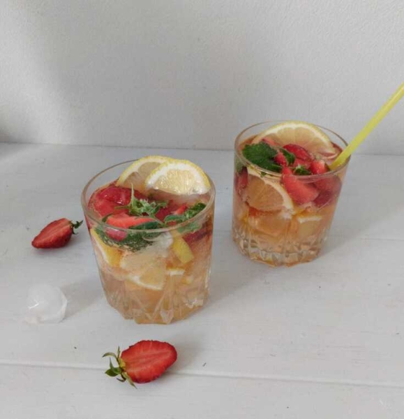 Лимонад с клубникой Лимонад с клубникой