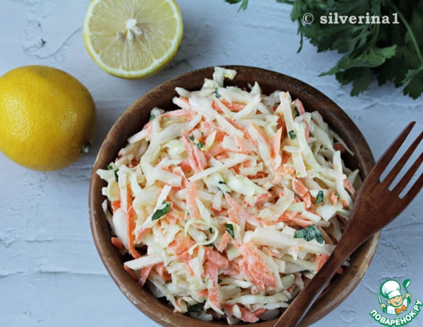 Лимонно-яблочный капустный салат