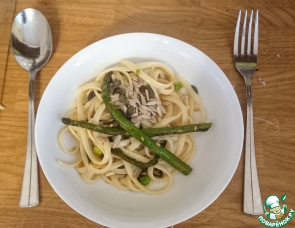 Лимонное тальятелле со спаржей и горошком Лимонное тальятелле со спаржей и горошком