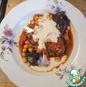 Ливанская мусака с чесночным соусом Ливанская мусака с чесночным соусом