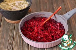 Лёгкий свекольник с кабачками