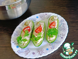 Лодочки из огурцов с тунцом и каперсами