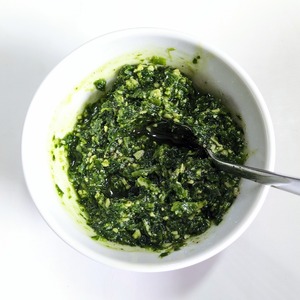 Макаронный салат с заправкой из песто Макаронный салат с заправкой из песто