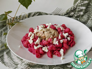 Макароны в свекольно-чесночной заправке