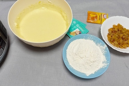 Манник на сметане с изюмом — рецепт выпечки в мультиварке Манник на сметане с изюмом — рецепт выпечки в мультиварке