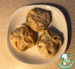 Манты с квашенной капустой и семгой Манты с квашенной капустой и семгой