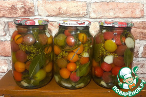 Маринованные в банках "цветные чери"