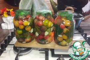 Маринованные в банках "цветные чери"