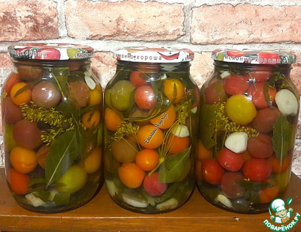 Маринованные в банках "цветные чери"
