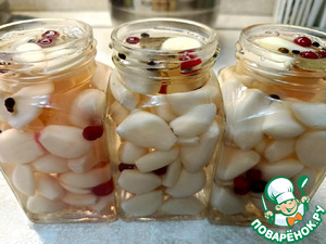 Маринованный чеснок с клюквой