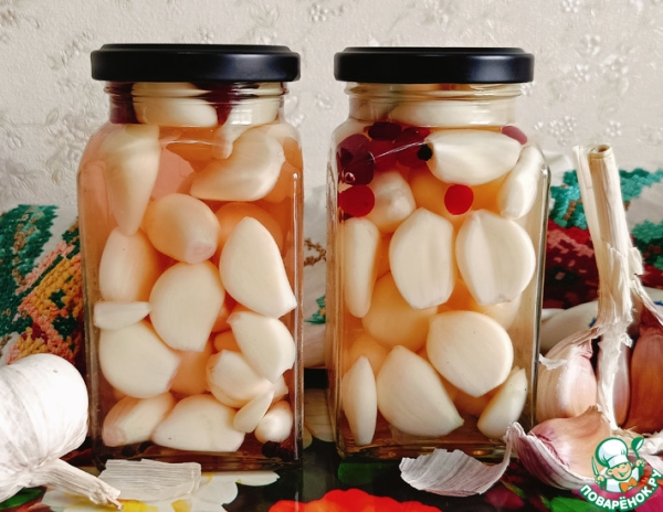Маринованный чеснок с клюквой