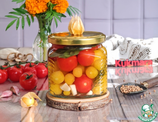 Маринованный физалис с томатами черри