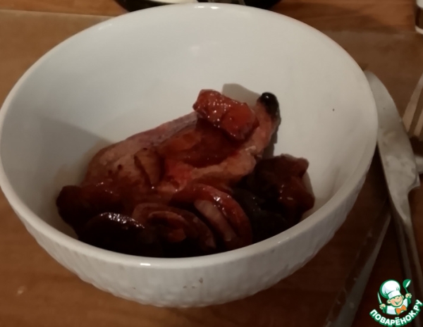 Медовая утка в соусе из груш