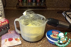 Меренговый рулет с ягодами и орехами Меренговый рулет с ягодами и орехами