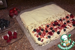 Меренговый рулет с ягодами и орехами Меренговый рулет с ягодами и орехами