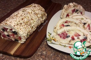 Меренговый рулет с ягодами и орехами Меренговый рулет с ягодами и орехами