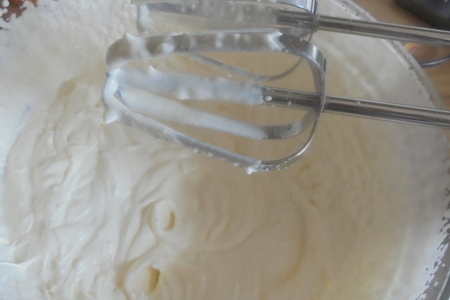 Меренговый рулет с клубникой