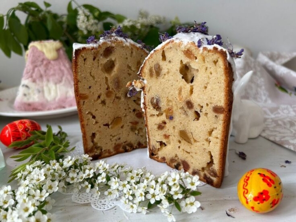 Миндальный кулич с изюмом Миндальный кулич с изюмом