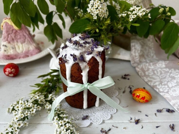 Миндальный кулич с изюмом Миндальный кулич с изюмом