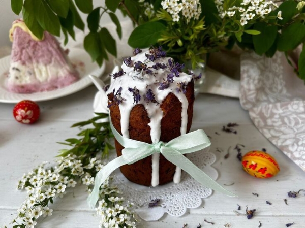 Миндальный кулич с изюмом Миндальный кулич с изюмом