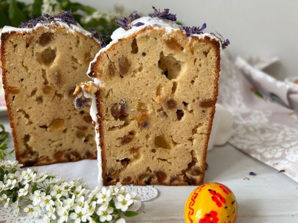 Миндальный кулич с изюмом Миндальный кулич с изюмом