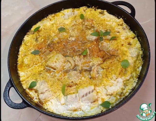 Минтай, тушеный в сметане с овощами Минтай, тушеный в сметане с овощами