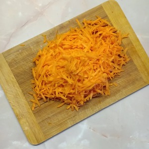 Минтай, тушеный в сметане с овощами Минтай, тушеный в сметане с овощами