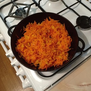 Минтай, тушеный в сметане с овощами Минтай, тушеный в сметане с овощами