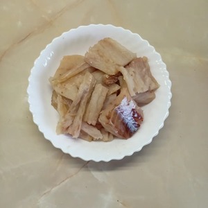 Минтай, тушеный в сметане с овощами Минтай, тушеный в сметане с овощами