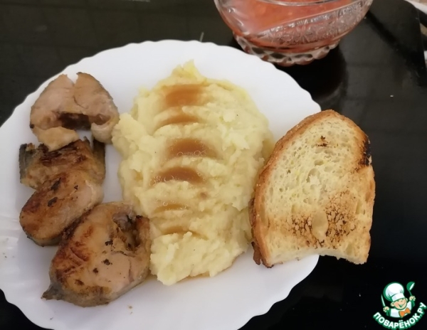 Минтай в азиатском стиле с овощным пюре