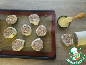 Мясной рулет в слоеном тесте