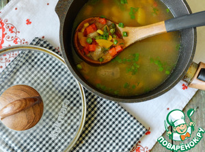 Мясной суп с тыквой и овощной смесью