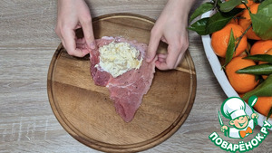 Мясные рулетики с ананасами