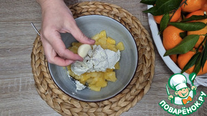 Мясные рулетики с ананасами