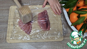 Мясные рулетики с ананасами