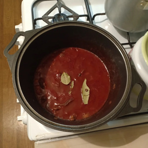 Мясо с фасолью в томатном соусе Мясо с фасолью в томатном соусе