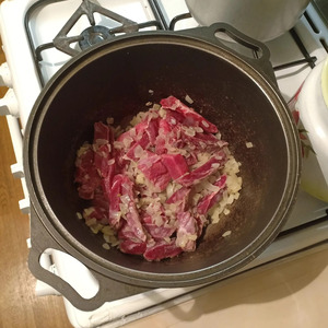 Мясо с фасолью в томатном соусе Мясо с фасолью в томатном соусе