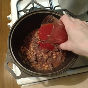 Мясо с фасолью в томатном соусе Мясо с фасолью в томатном соусе