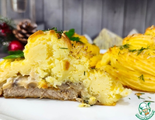 Мясо с грибами под картофельными "розами" Мясо с грибами под картофельными "розами"