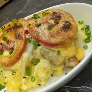 Мясо с помидорами и грибами Мясо с помидорами и грибами