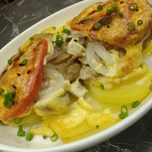 Мясо с помидорами и грибами Мясо с помидорами и грибами