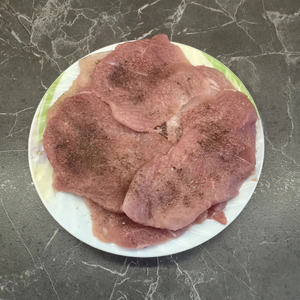 Мясо с помидорами и грибами Мясо с помидорами и грибами