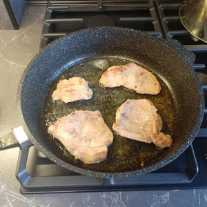 Мясо с помидорами и грибами Мясо с помидорами и грибами